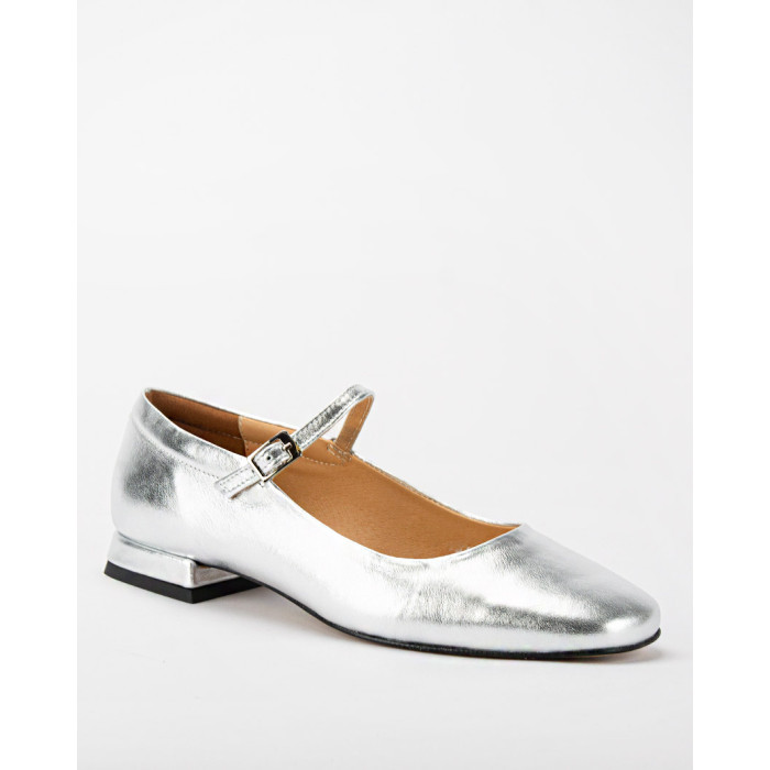 Silver leather ballerinas with buckle closure