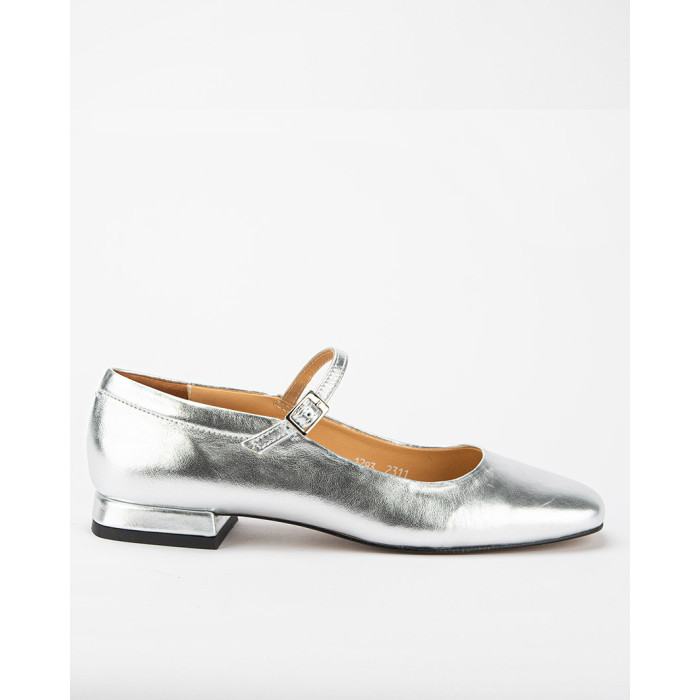 Srebrne skórzane baleriny z zapięciem