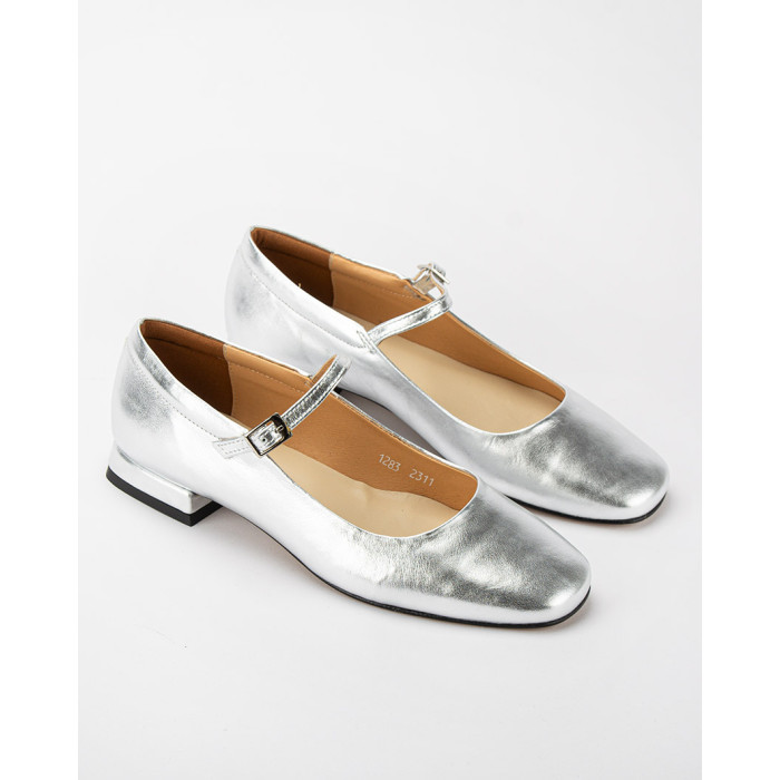 Silver leather ballerinas with buckle closure