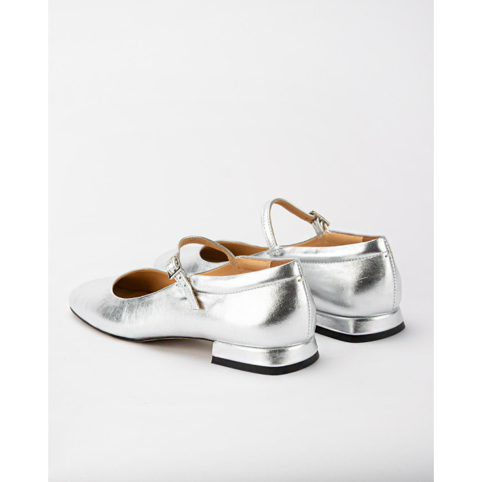 Silver leather ballerinas with buckle closure