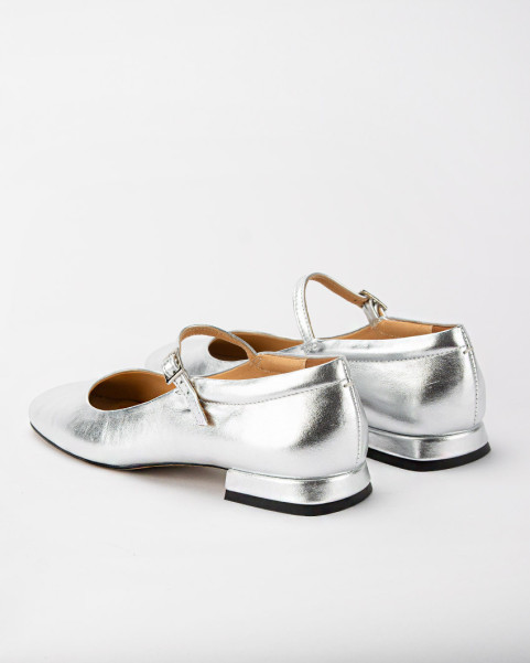 Silver leather ballerinas with buckle closure