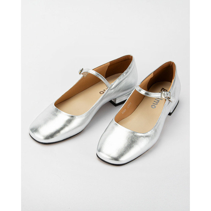 Silver leather ballerinas with buckle closure