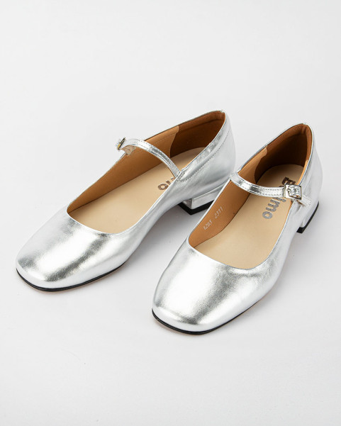 Silver leather ballerinas with buckle closure