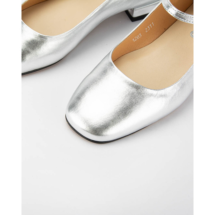Silver leather ballerinas with buckle closure