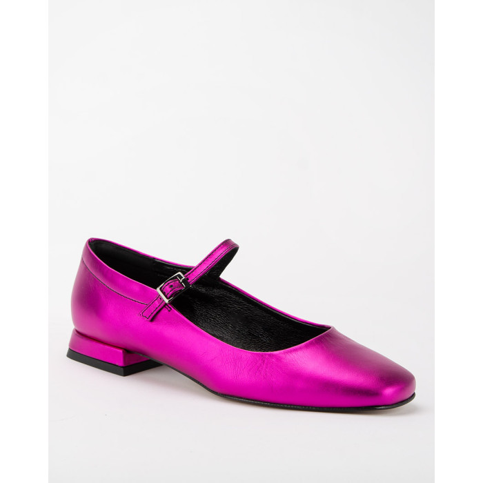 Metallic pink ballerinas with buckle closure