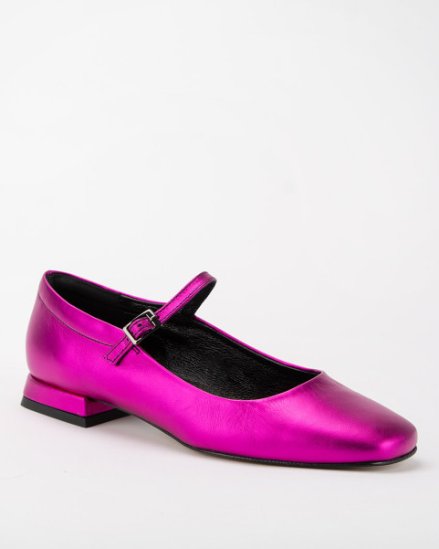 Metallic pink ballerinas...