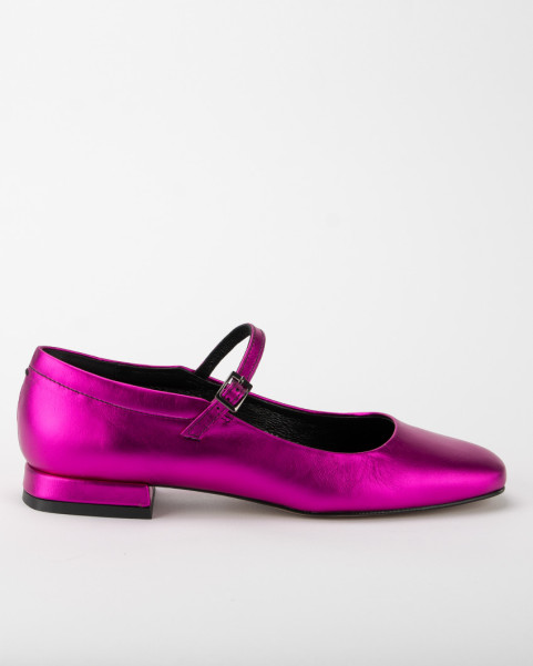 Metallic pink ballerinas with buckle closure