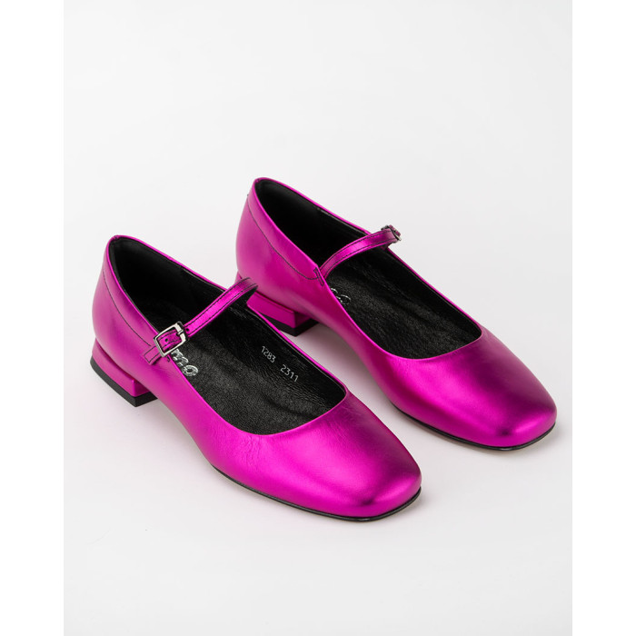 Metallic pink ballerinas with buckle closure