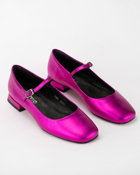 Metallic pink ballerinas with buckle closure