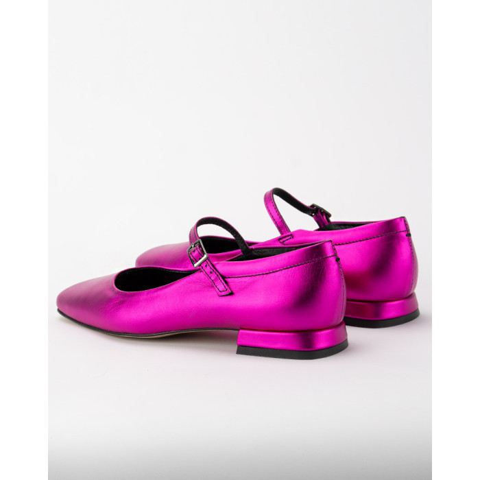Metallic pink ballerinas with buckle closure