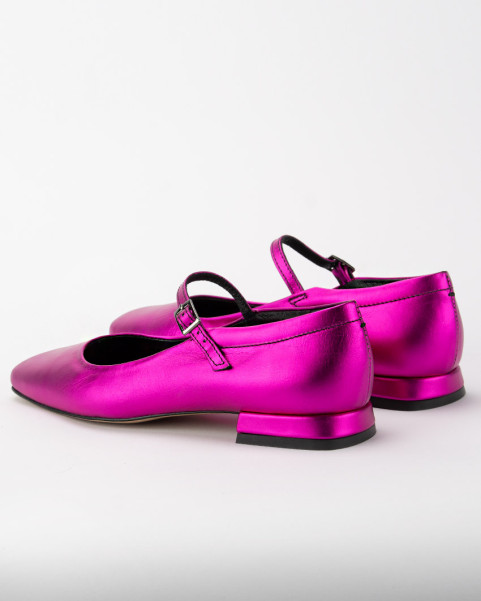 Metallic pink ballerinas with buckle closure