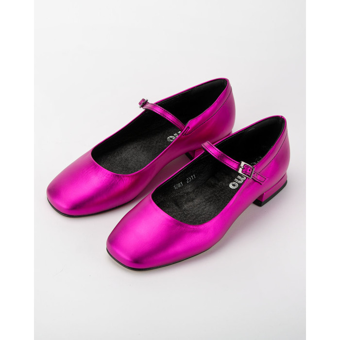 Metallic pink ballerinas with buckle closure