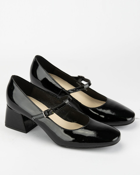 Black pumps on 3.5 cm heel