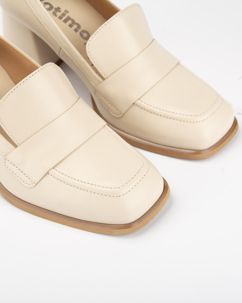 Beige leather pumps with 6cm block heel