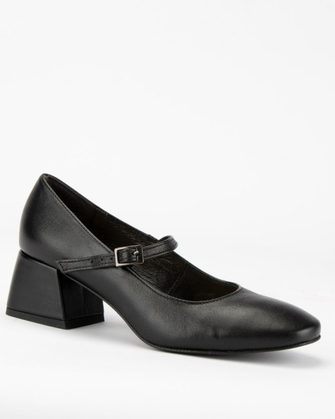 Black leather pumps with...