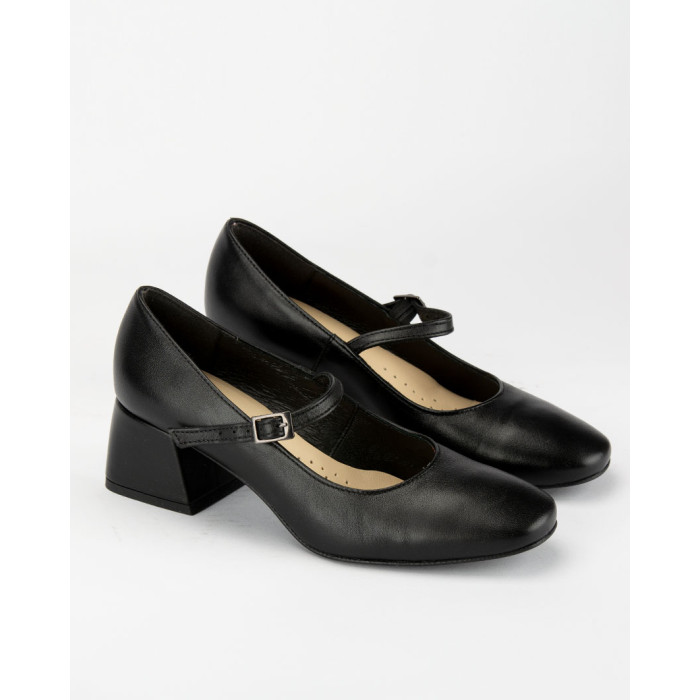 Black leather pumps with 4.5 cm heel