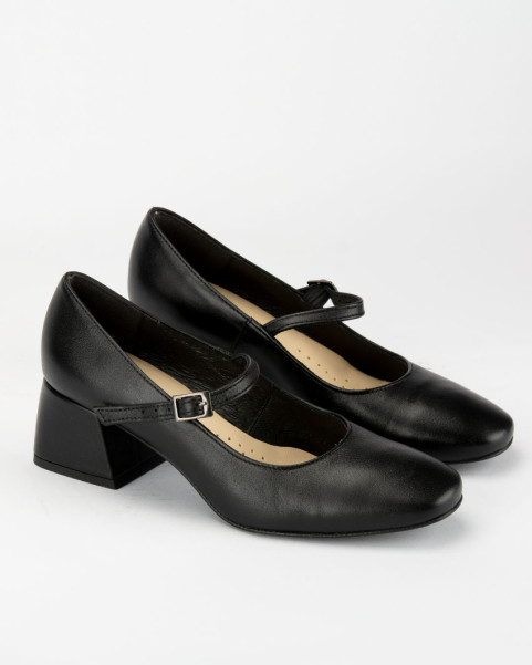 Black leather pumps with 4.5 cm heel