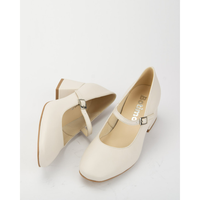 Beige pumps with 4.5 cm heels