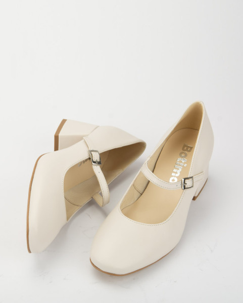 Beige pumps with 4.5 cm heels