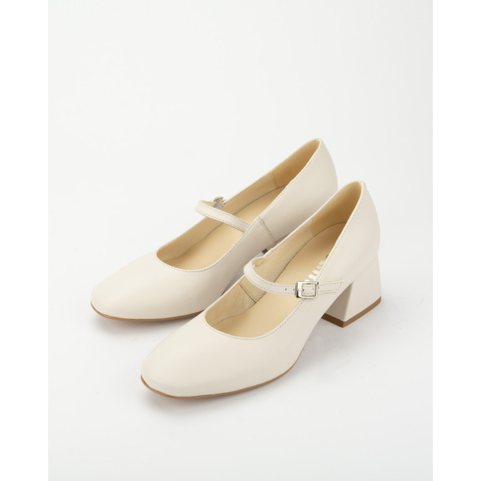 Beige pumps with 4.5 cm heels