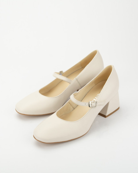 Beige pumps with 4.5 cm heels