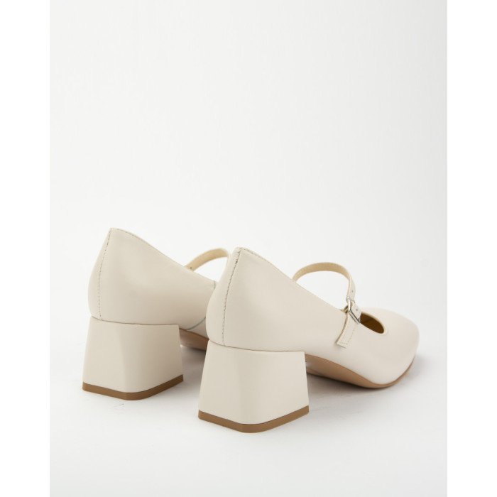 Beige pumps with 4.5 cm heels