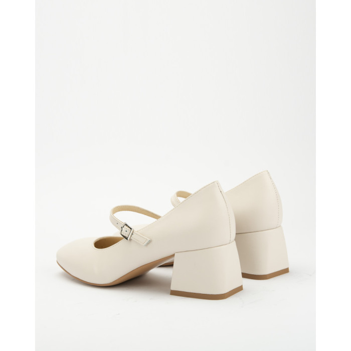 Beige pumps with 4.5 cm heels