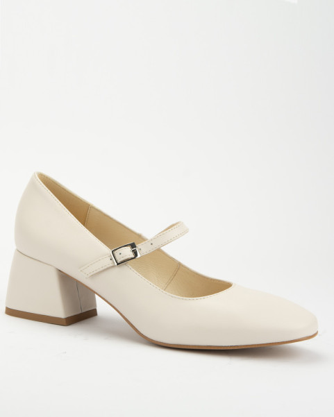 Beige pumps with 4.5 cm heels