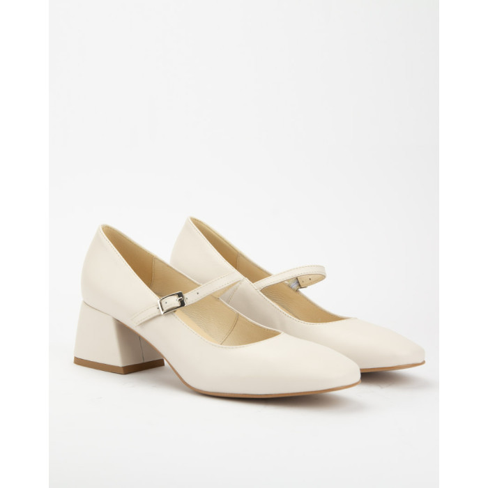 Beige pumps with 4.5 cm heels