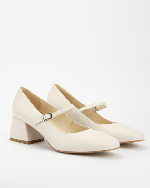 Beige pumps with 4.5 cm heels