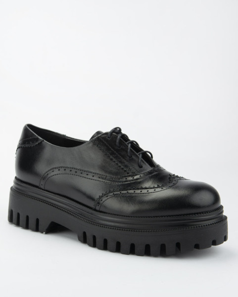 Black leather bound oxfords...