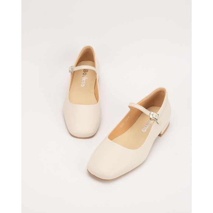 Leather ballerinas with ecru clasp