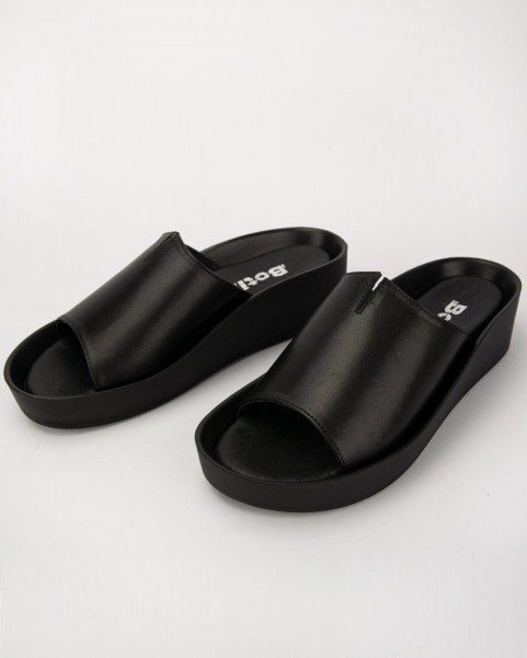 Black leather flip-flops with elastic sole