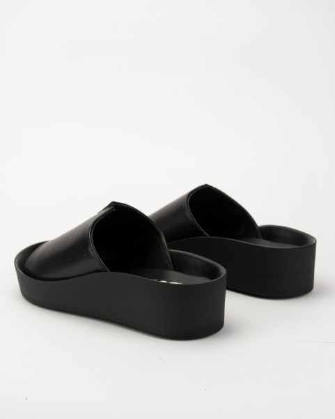 Black leather flip-flops with elastic sole