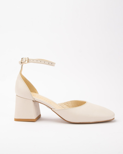 Beige pumps with buckled 6 cm heel