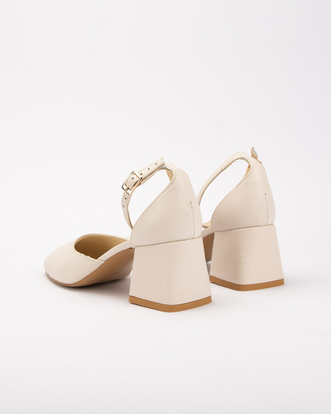 Beige pumps with buckled 6 cm heel