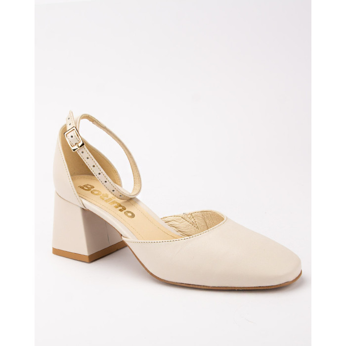 Beige pumps with buckled 6 cm heel