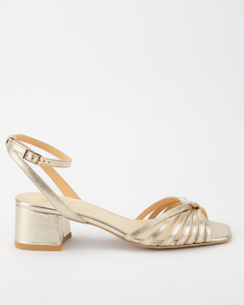 Gold sandals with low heel