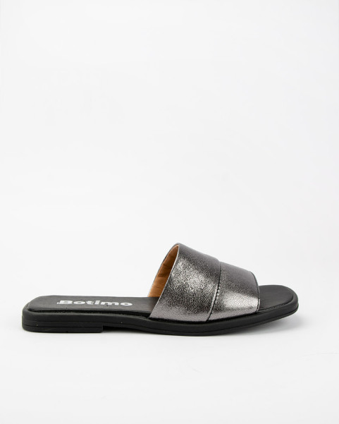 Silver flip-flops on a flat sole