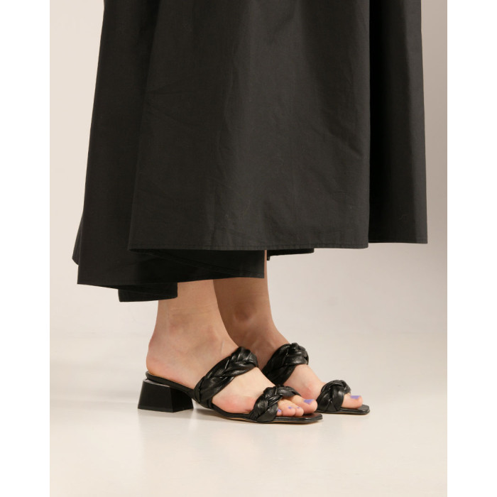 Czarne klapki na 3 cm obcasie skóra lico