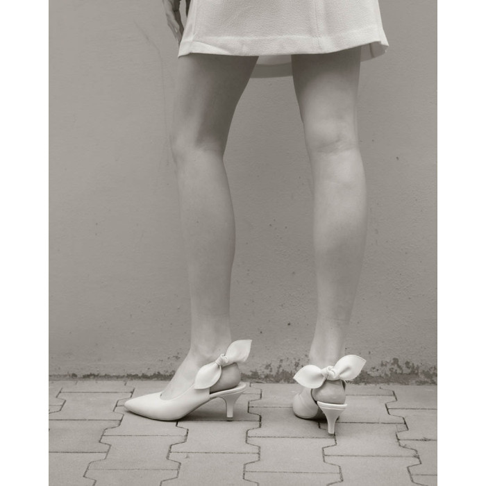 Beige pumps with low heel 6cm