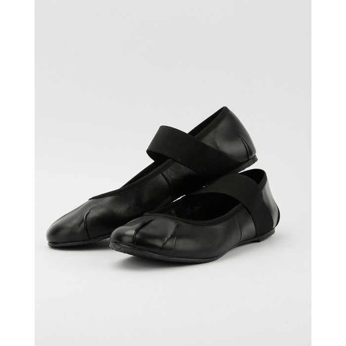 Celia women's black leather ballerinas with elastic band