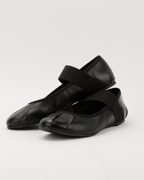 Celia women's black leather ballerinas with elastic band