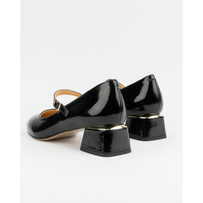 Women's Mary pumps on heel, patent leather