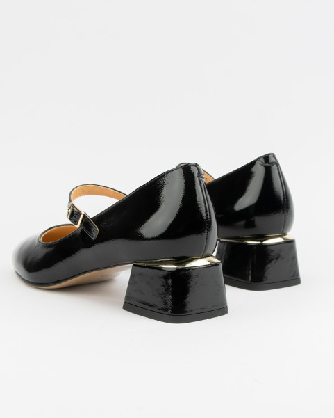 Women's Mary pumps on heel, patent leather