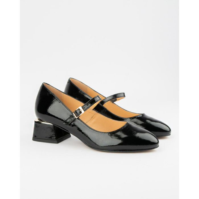 Women's Mary pumps on heel, patent leather