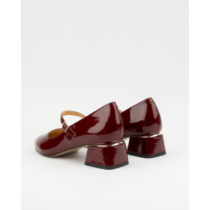 Women's burgundy Mary pumps on heel, patent leather