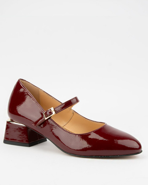 Women's burgundy Mary pumps...