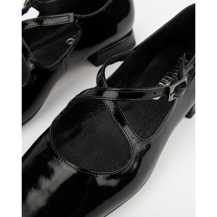 Black lacquered Leah ballerinas with straps