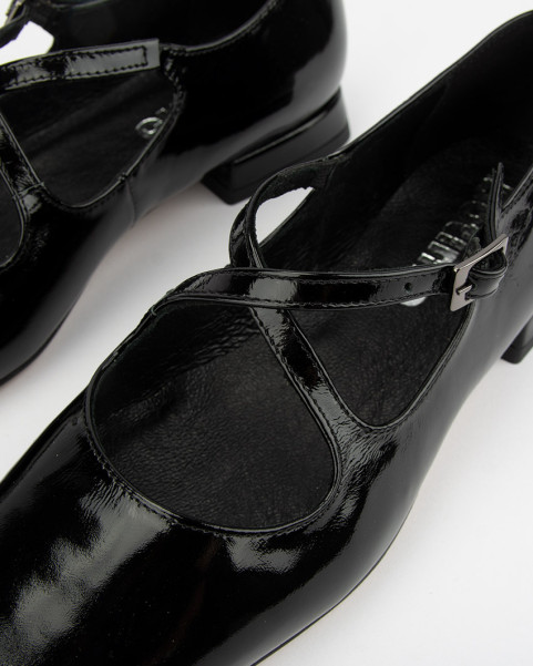 Black lacquered Leah ballerinas with straps